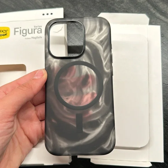 OtterBox MagSafe case - Picture 4 of 5